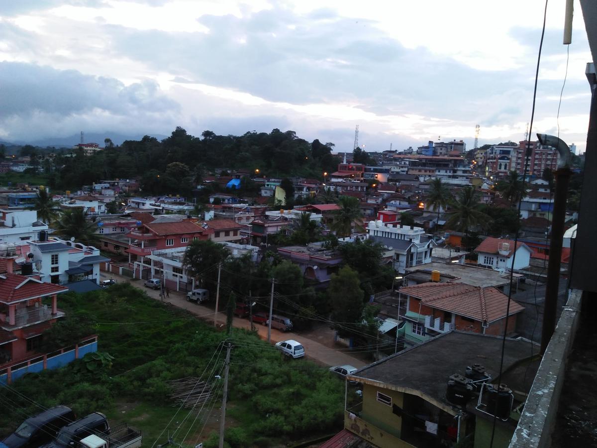 Suroor Tourist Home Virajpet Exterior foto